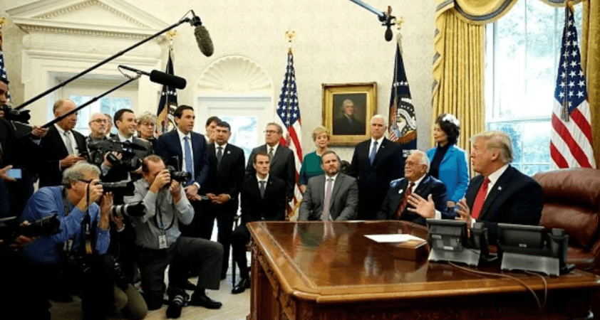 Oval Ofis’te Epstein gerilimi: Trump sorular yükselince basını kovdu