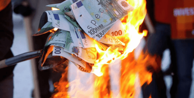 Almanya ekonomisi son 5 yılda krizler sebebiyle en az 1.1 trilyon dolar kaybetti