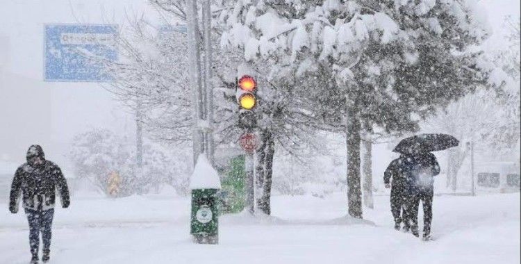 İstanbul dahil kuvvetli rüzgar etkili olacak: 13 il için sarı kodlu sağanak ve kar uyarısı var