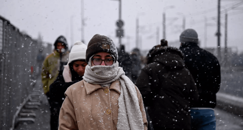 Sıcaklıklar sert düşüyor, soğuk hava dalgası kapıda: İstanbul’da kar var mı? Meteoroloji uzmanları açıkladı