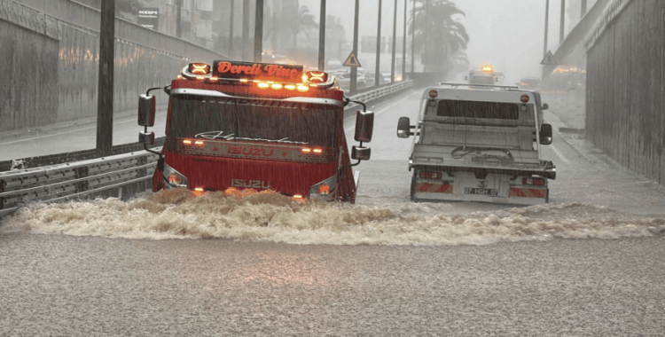 Meteoroloji'den peş peşe uyarılar: 39 il için sarı kodlu sağanak ve fırtına uyarısı verildi