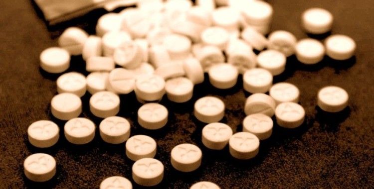 Usulsüz reçeteli ilaç operasyonu: Uyuşturucu etkili ilaçları bağımlılara sattıkları tespit edildi