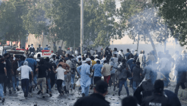 Pakistan'da ABD-İsrail protestosu. ABD Konsolosluğu'na girmeye çalıştılar, 9 kişi öldü