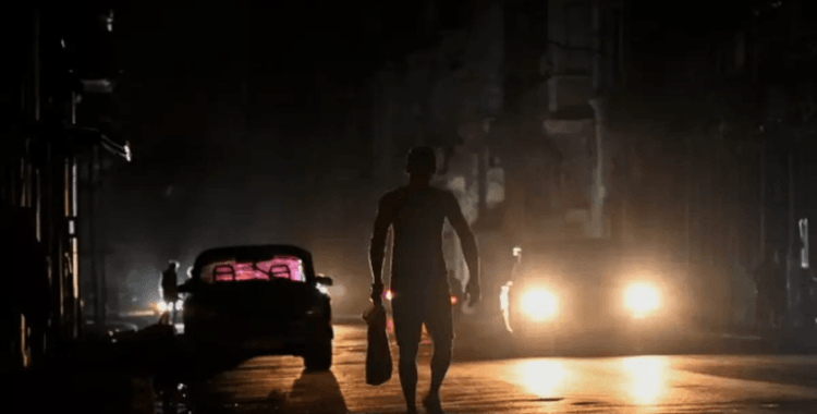 Küba karanlığa gömüldü, milyonlarca kişi karanlıkta kaldı