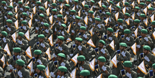 İran Devrim Muhafızları Ordusu: İsrail ABD büyükelçiliklerini kovan ülkeler Hürmüz Boğazı'ndan geçebilir