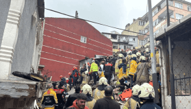 İstanbul Fatih'te 2 bina çöktü: Binalardan yaralılar çıkarılıyor