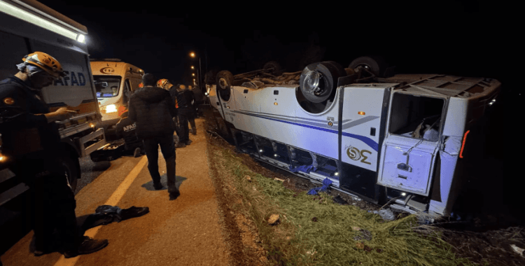 Antalya’da infaz koruma memurlarını taşıyan otobüs devrildi: 16 yaralı