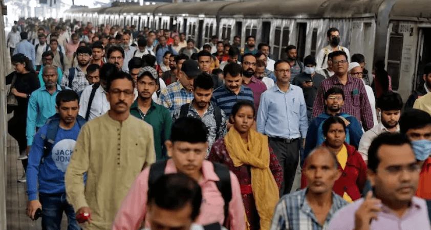 Hindistan’da nüfus sayımı başlıyor: Bir yıl sürecek, 3 milyon görevli kapı kapı gezecek