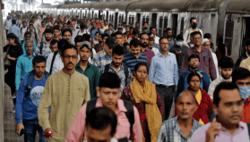 Hindistan’da nüfus sayımı başlıyor: Bir yıl sürecek, 3 milyon görevli kapı kapı gezecek