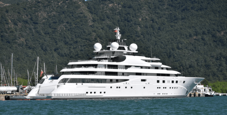 Marmaris’e dev yat yanaştı: Lüks geminin yakıt faturası şaşırttı