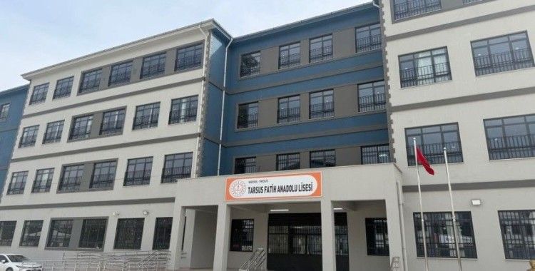 Mersin'de bir lise öğrencisi okulda silahla yakalandı