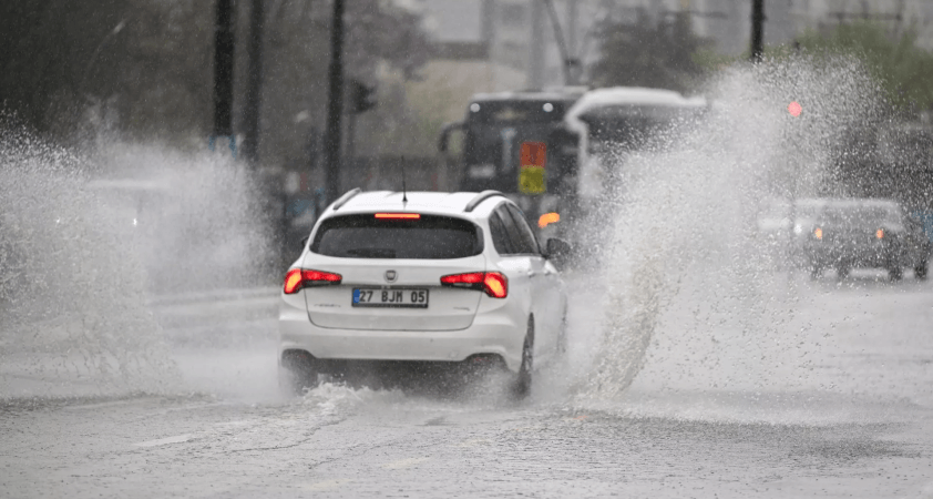 Meteoroloji kuvvetli sağanak için saat verdi: 7 il için sarı kodlu uyarı