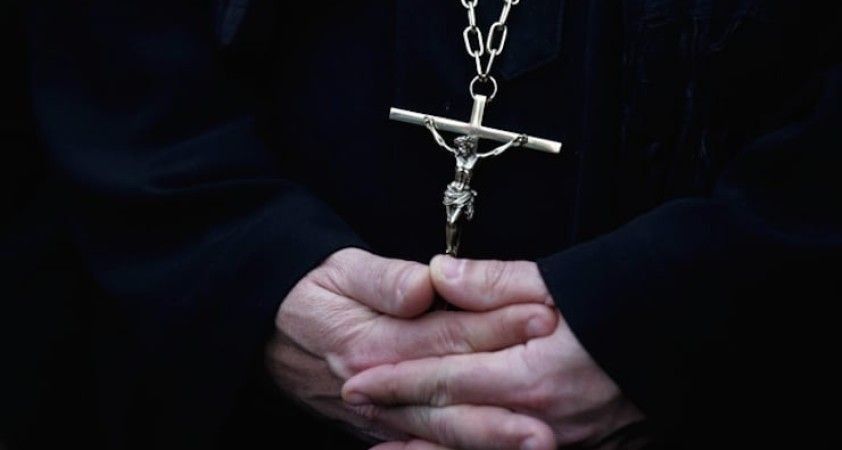 Havalimanında şaşırtan operasyon: Budist rahipler kilolarca uyuşturucuyla yakalandı