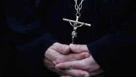 Havalimanında şaşırtan operasyon: Budist rahipler kilolarca uyuşturucuyla yakalandı