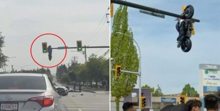 Kaza yapan motosiklet trafik ışığında asılı kaldı