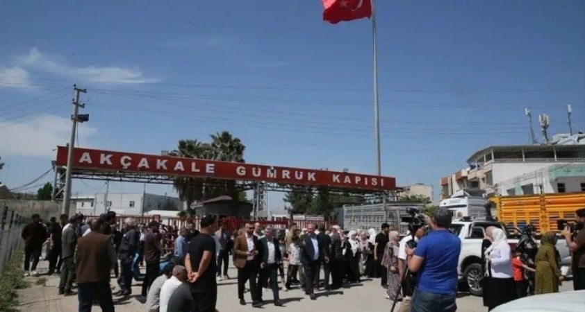 Akçakale Sınır Kapısı 12 yıl sonra geçişlere açıldı