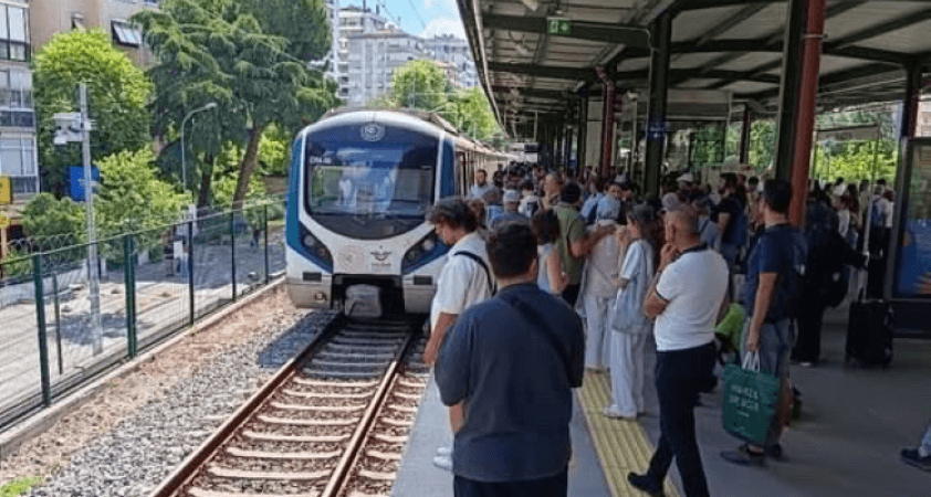 Suadiye Marmaray İstasyonu'nda intihar girişimi