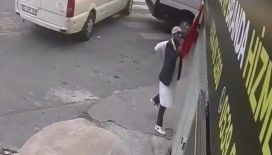 Türk bayrağını yere atan şüpheli yakalandı