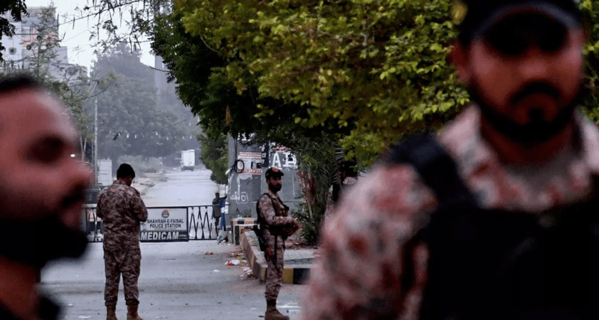 Pakistan'da polis noktasına saldırı: 11 polis öldü