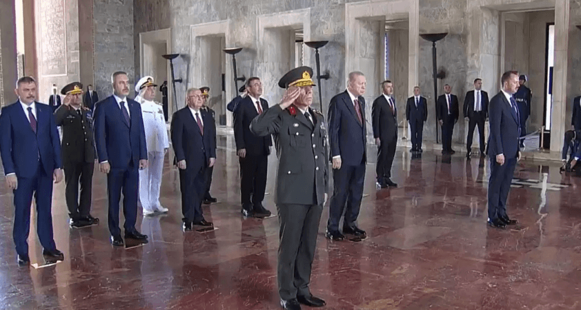 Yüksek Askeri Şura üyeleri Anıtkabir'de: Cumhurbaşkanı Erdoğan, özel defteri imzaladı