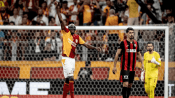 Galatasaray lige puan kaybıyla başladı