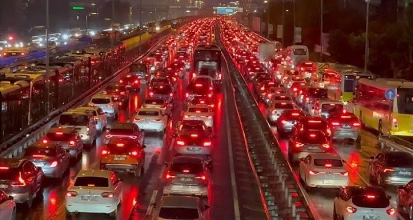 İstanbul'da yarın bazı yollar trafiğe kapatılacak: İşte alternatif güzergahlar