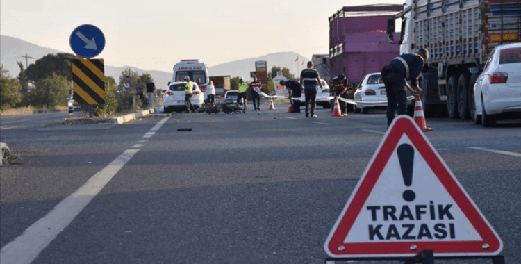 Yolcu otobüsü tır ile çarpıştı: Ölü ve yaralılar var