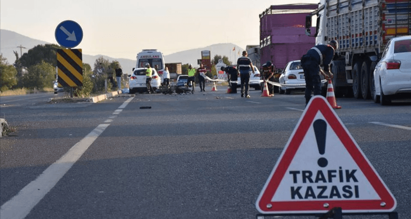 Yolcu otobüsü tır ile çarpıştı: Ölü ve yaralılar var