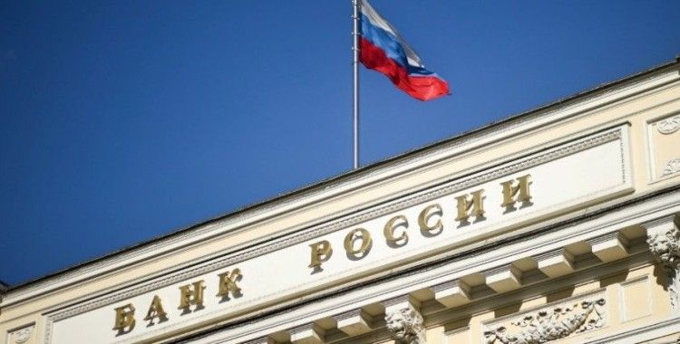 Ruslar paralarına el konulması korkusuyla bankalara koştu