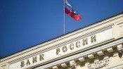 Ruslar paralarına el konulması korkusuyla bankalara koştu