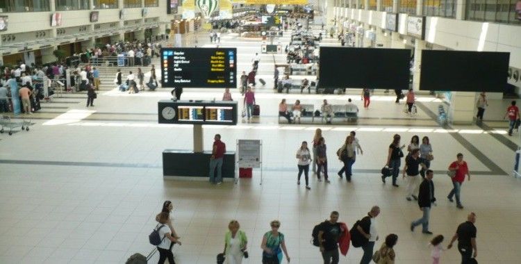Antalya Havalimanı’nda silahlı saldırı: Bir kadın hayatını kaybetti