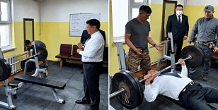 Moğol lider şov yaptı: 80 kilo ile bench press