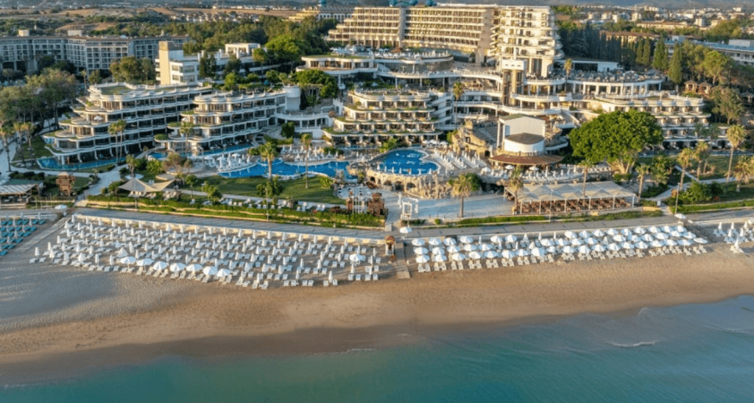 Antalya'daki 5 yıldızlı otel icradan satışa çıktı