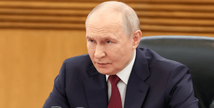 Putin, oyunu internet üzerinden kullandı