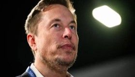 Elon Musk'tan Instagram yorumu: 'Kızlar için'