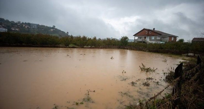Sakarya'da sağanak ardından heyelan da oluştu: Mahalleler sular altında kaldı