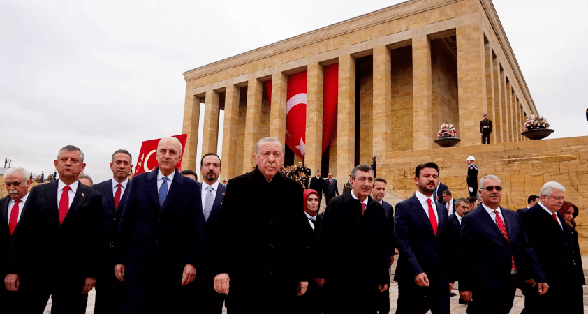 Erdoğan başkanlığındaki devlet erkanı Anıtkabir'i ziyaret etti: 'Türkiye Yüzyılı hedefine ulaşıncaya kadar çalışacağız'