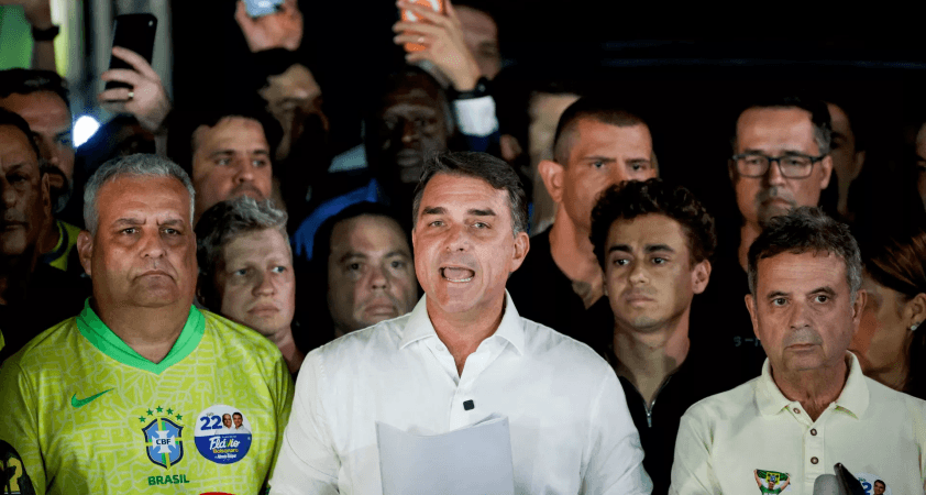 Seçimi kaybeden Flavio Bolsonaro, ABD’ye gidişinin ardından konuştu: 'Brezilya’dan kaçmadım'