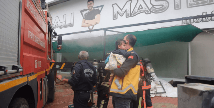 Mersin'de yangında can pazarı yaşandı: 80 kişi son anda kurtarıldı